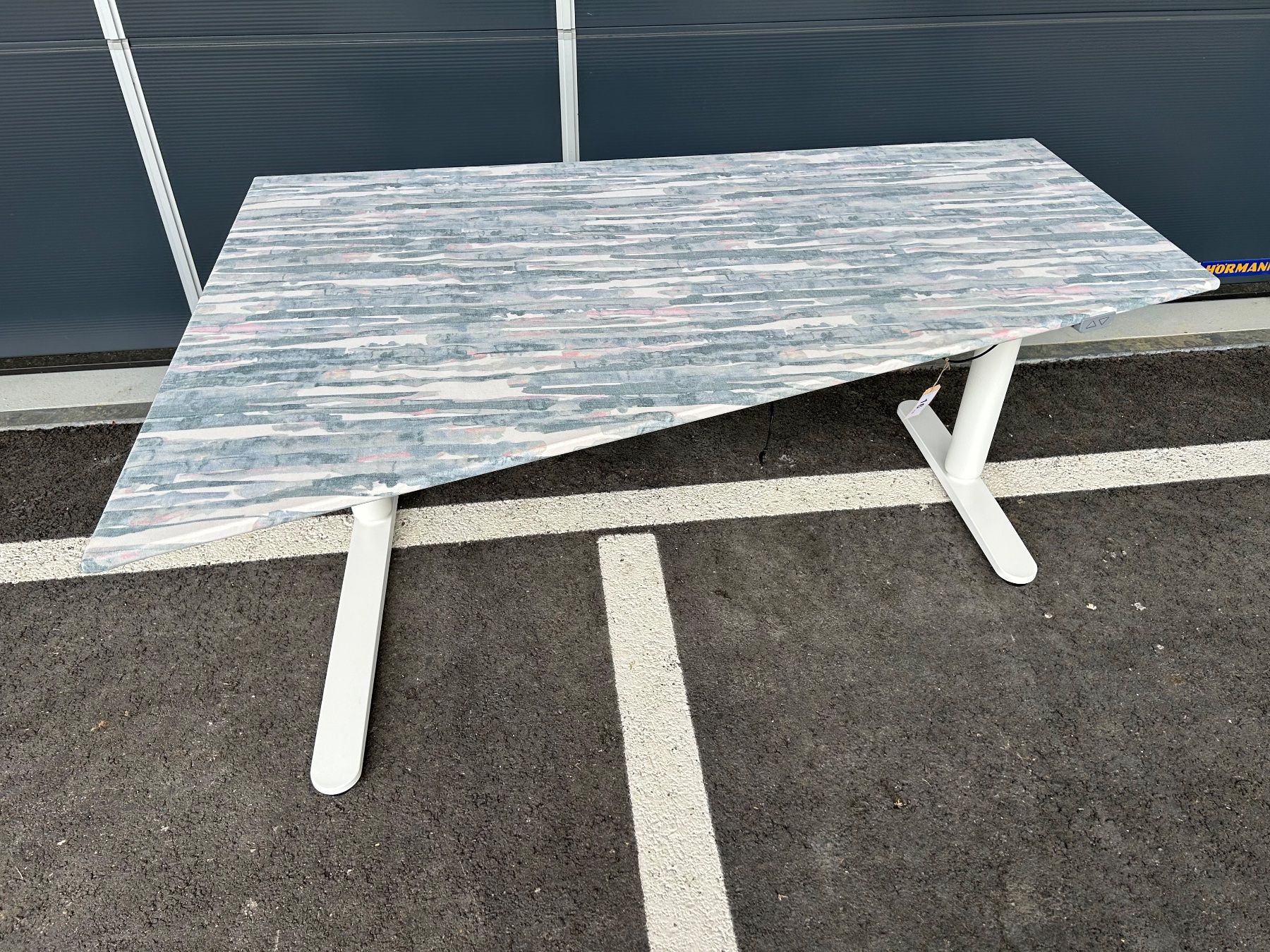 Ikea Scrivanie: Tisch höhenverstellbar – Usato da Thunstetten venduto da Chnuschti18