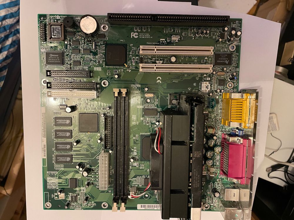 Carte Mère MSI Z390 Gaming Plus + Processeur Intel Core I7 8 Cœurs + Carte Graphique - Kit PC Gamer Occasion
