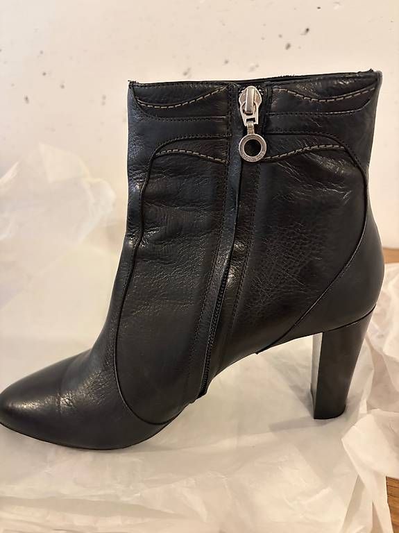 Damenschuhe: BOSS Stiefelette  – Neu und originalverpackt aus Horgen von Edeka50 1