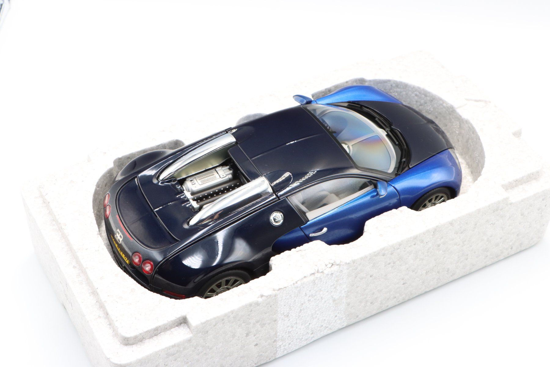 Bugatti Modellini d'auto: Bugatti Veyron 16.4 1:18 AutoArt – Nuovo (secondo la descrizione) da Bühl b.Aarberg venduto da modelldiecast 6