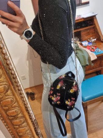 Süsses Zara Täschli/Rucksäckli, Samt, mit Blumen-Stickereien