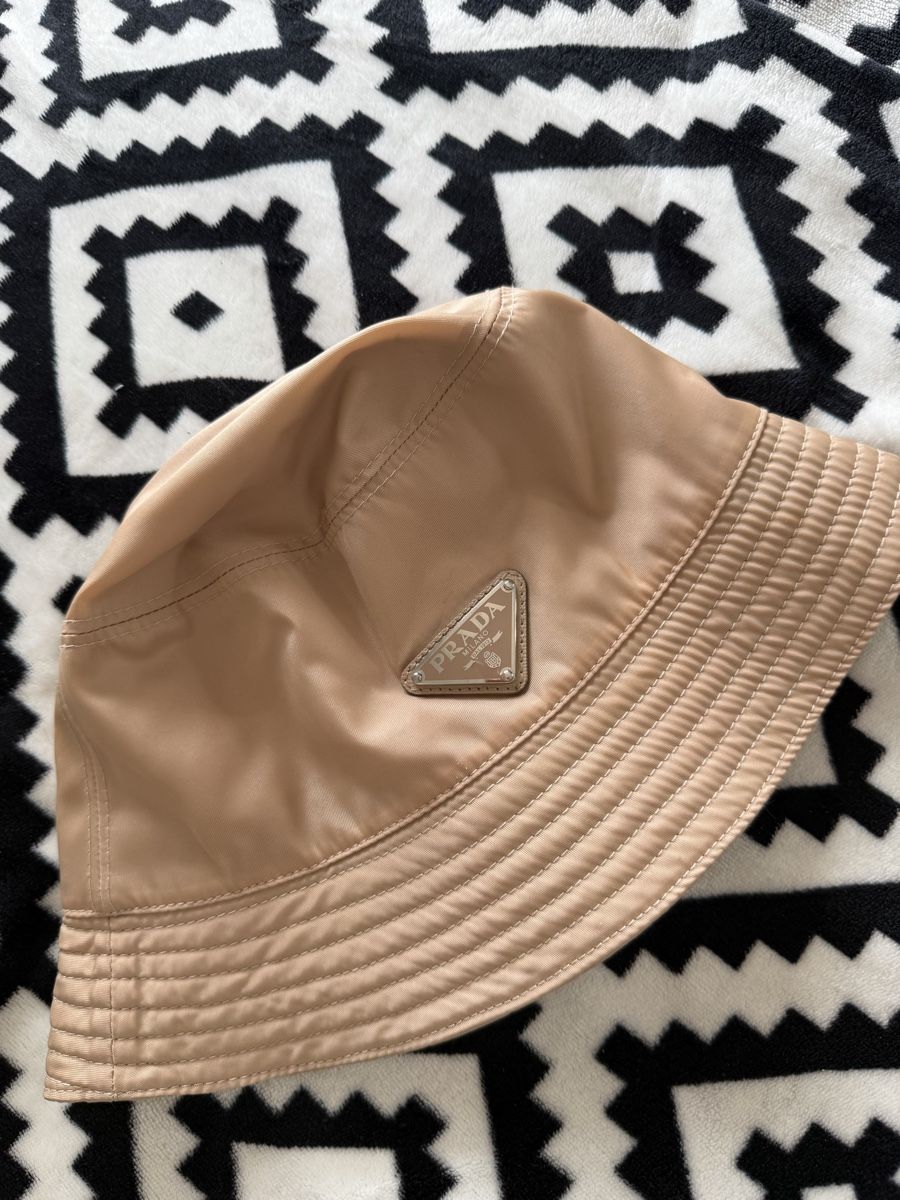 Prada Hüte, Mützen & Caps: Bob Prada – Neu (gemäss Beschreibung) aus Marin-Epagnier von Cris_Tina_Elena_26