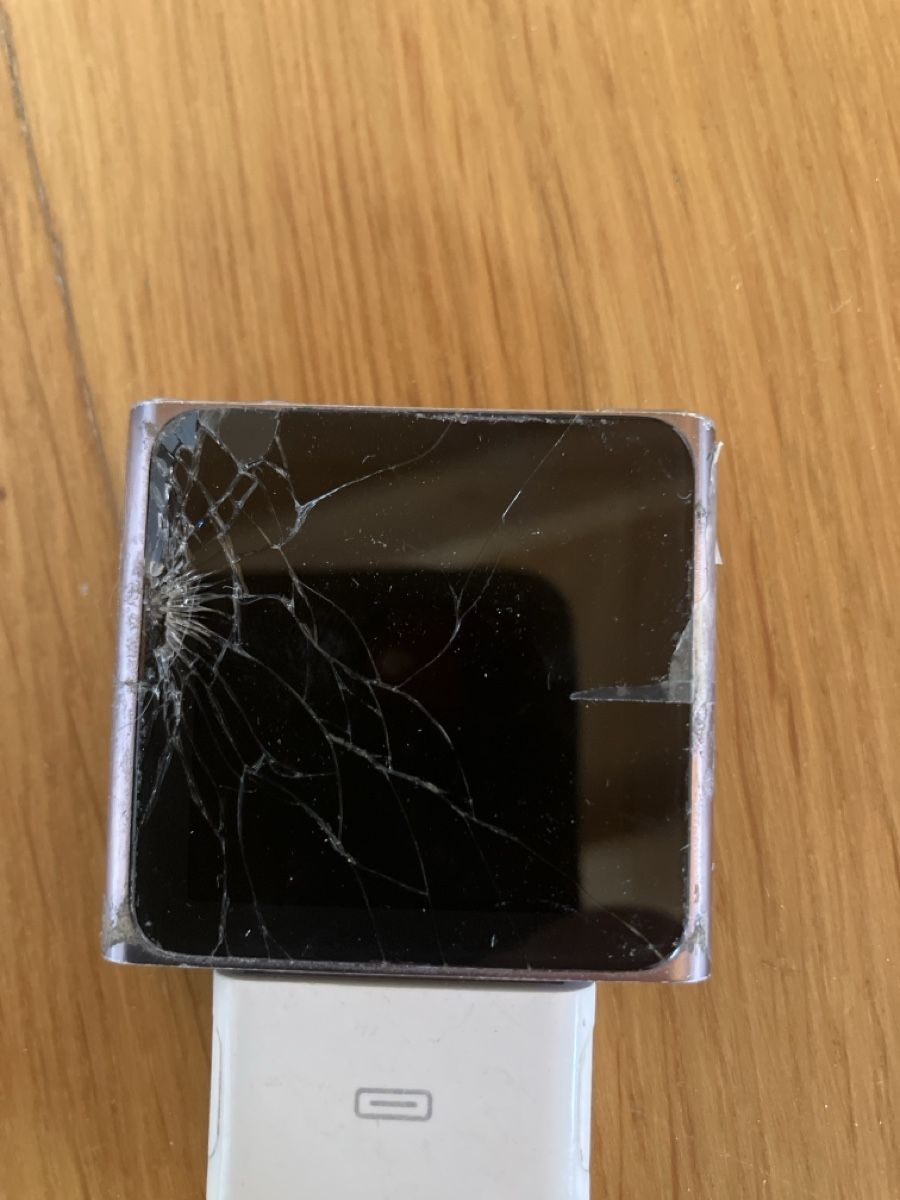 Apple Tragbarer Mediaplayer: Apple iPod Shuffle defekt mit 3 Ladekabel – Defekt aus Aathal-Seegräben von Butterflynati 1