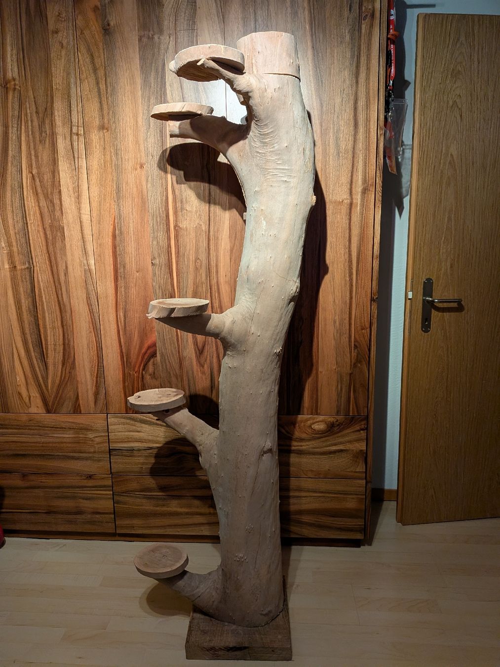 Pieds de sapin de Noël: Baum mit Etagen für Deko, Pflanzen oder Katzenbaum. – D'occasion à Schötz par pemali 1