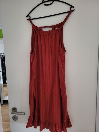 Rotes Sommerkleid mit Rüschen - Grösse S - Top Zustand