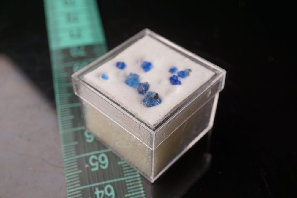 Hauyn als Rohstein aus der Eifel (Deutschland) (Neu und ...