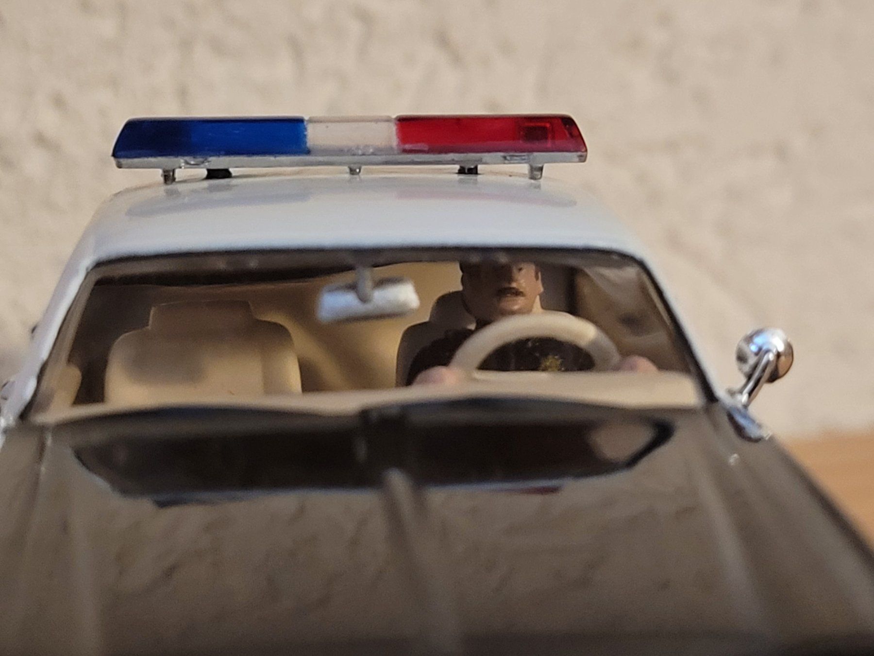 Dodge Modellini d'auto: Auto 1:43 - Dodge Monaco - Diorama James Bond 007 – Usato da Payerne venduto da tintin08 6