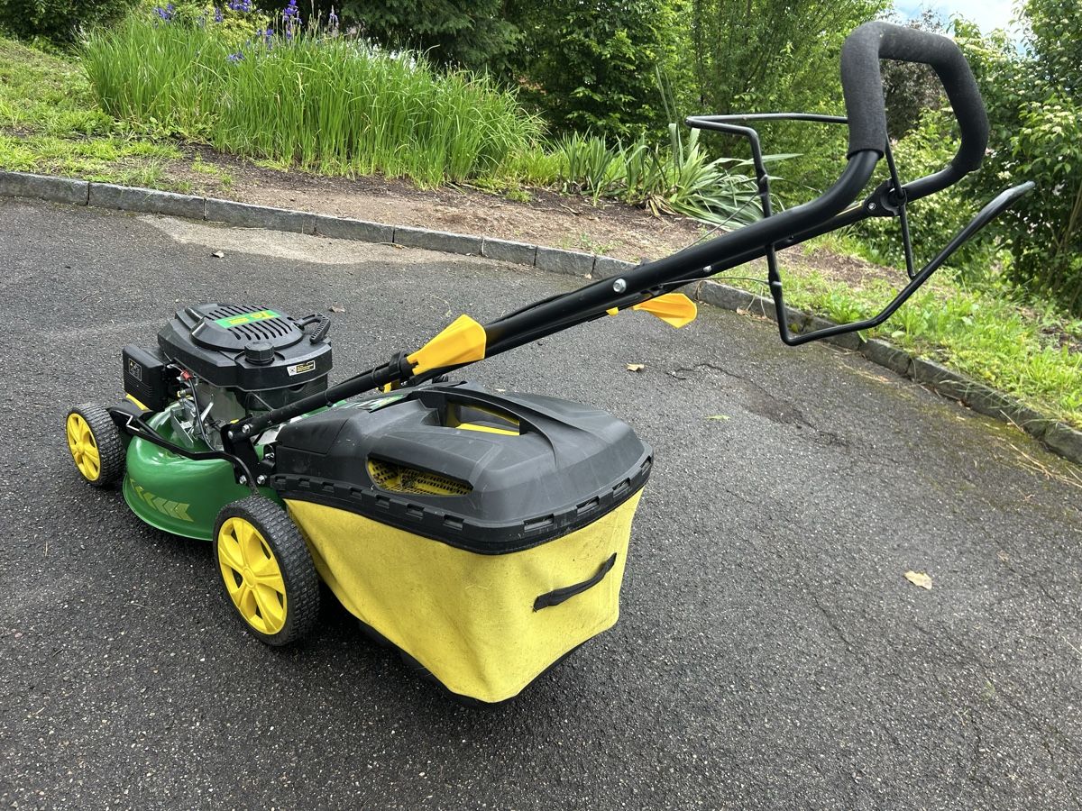 Rasenmäher: Rasenmäher Okay / super Zustand – Gebraucht aus Dürnten von  3