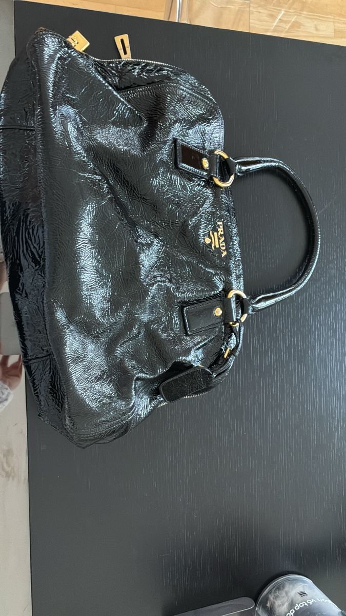 Prada Borse da donna: Black patent leather Prada handbag – Usato da Zürich venduto da IlonaM 3