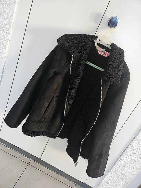 Giacche: Schwarze Bikerjacke mit Teddyfell  neu  Gr. 42 – Usato da Grosshöchstetten venduto da Hawaii020