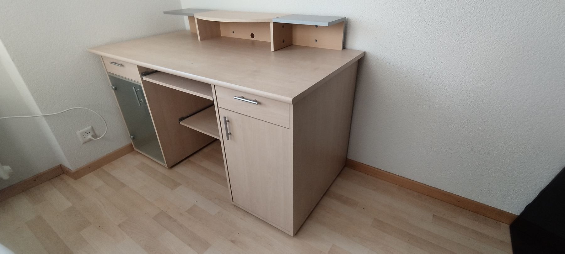 Scrivanie: Büro Tisch – Difettoso da Zuchwil venduto da jsk_mkr6 3