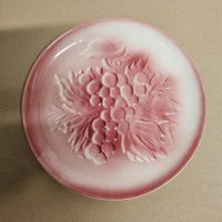 Vintage Nyon Teller mit Trauben-Relief