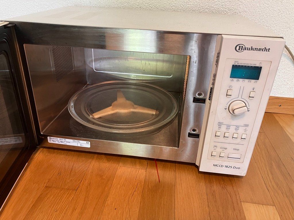 Bauknecht Elettrodomestici da cucina: 2 Mikrowellen Bauknecht MCCD 1825 Duo/Fust Novamatic MW-6800 – Usato da Fislisbach venduto da Promo 1