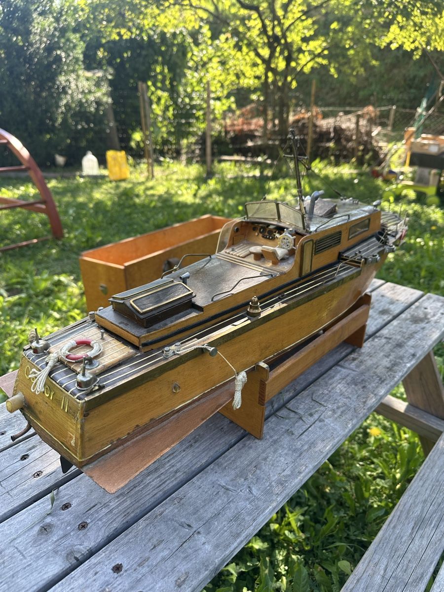 Kit di modellismo & Modellini statici: Schiffsmodell mit Benzinmotor, Schiff, Holz, – Usato da Signau venduto da Luuuukaaaaass 3