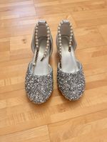 Schuhe mit Glitzersteinen in Silber, Grösse 35