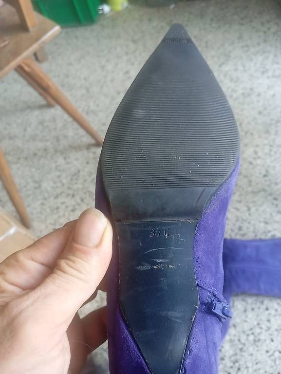 Chaussures femmes: Wildleder Pumps gr.37 c – D'occasion à Basel par Petergunn 1