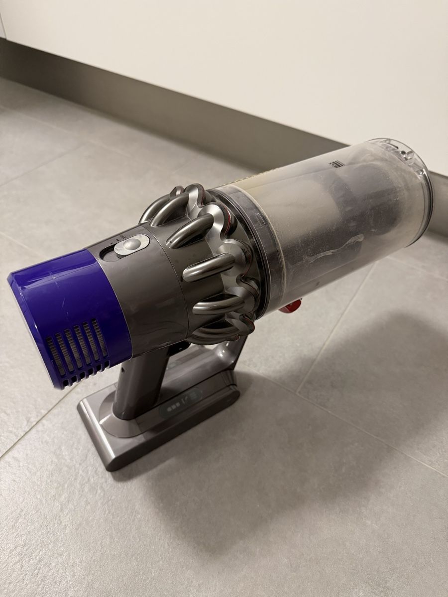 Dyson Aspirateurs & Accessoires: Dyson V10 - defekt – Défectueux à Meyrin par SA_3006 1