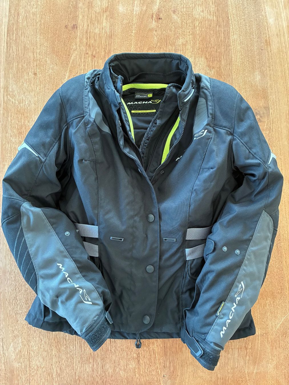 Completi & Tailleur: Macna Nova Ladies Motorcycle Jacket and Pants - Black/Grey – Nuovo (secondo la descrizione) da Altendorf venduto da SimonaL01