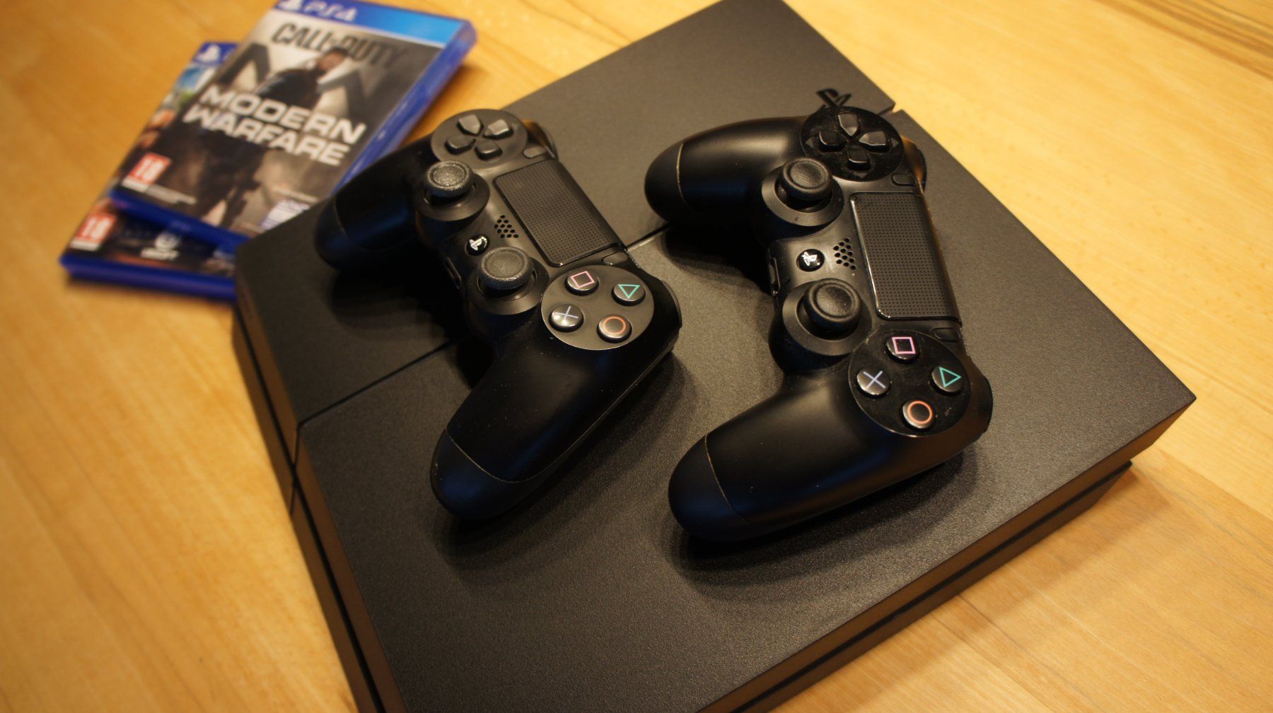 Sony Console: Playstation 4 Slim mit 2 Controller + 2 Spiele! – Nuovo (secondo la descrizione) da Eich venduto da Apfelkuchen96 1