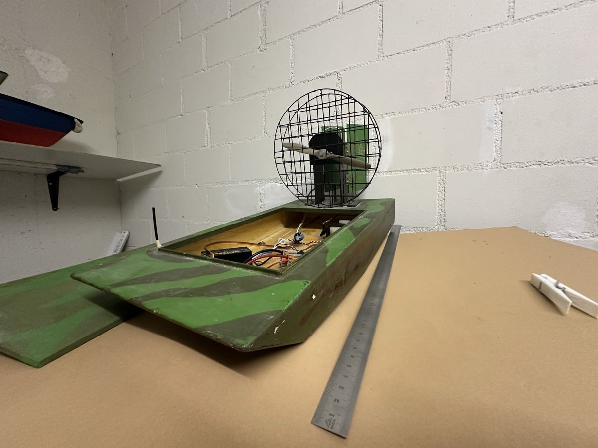 Robbe Modellismo RC: RC Sumpfboot Modellbau – Usato da bassersdorf venduto da MIGLORE