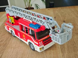 Playmobil Feuerwehrauto mit Leiter und Zubehör