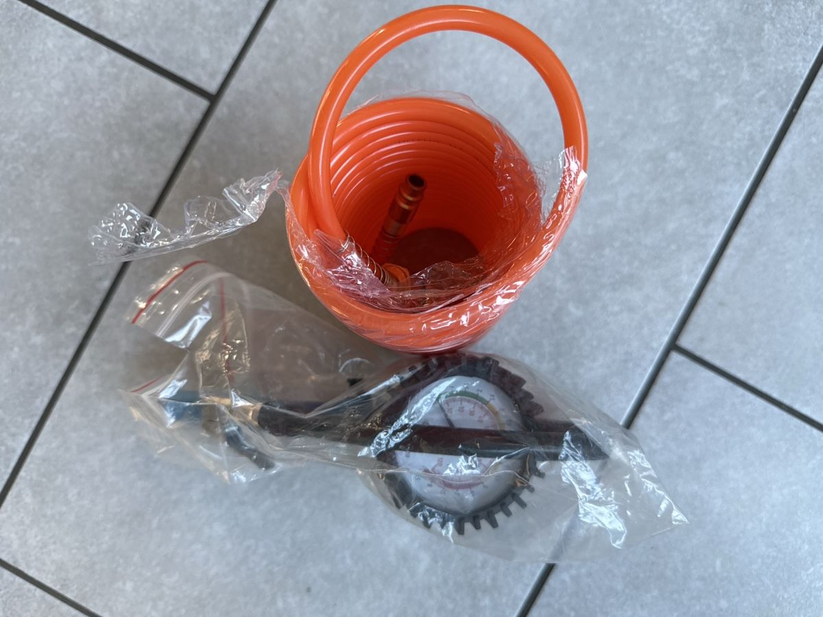 Kompressoren: Kompressorschlauch und Pneufüller mit Manometer – Neu und originalverpackt aus Möhlin von Palessandro91