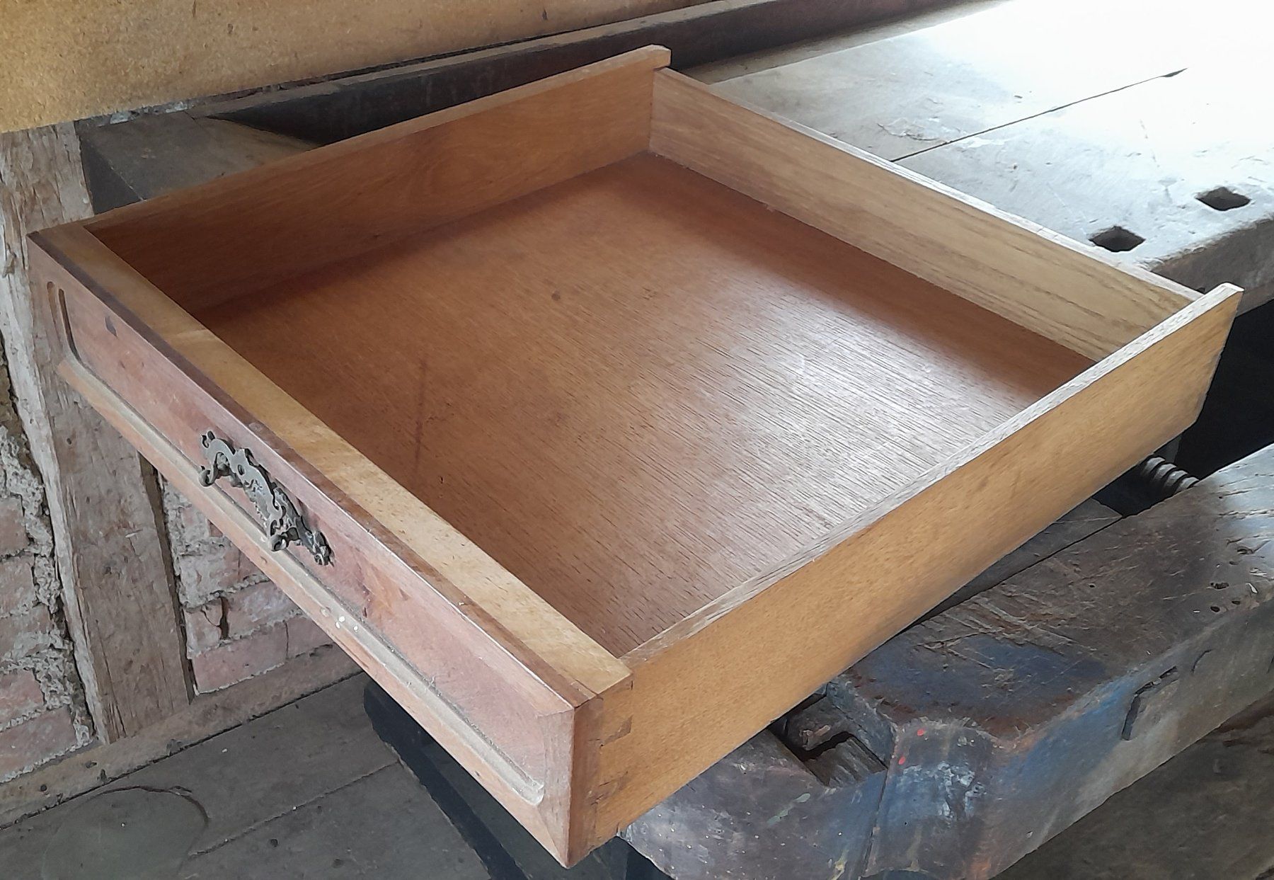 Articles en bois: 2 Schublade aus Eichenholz mit Metallgriff gebraucht. – D'occasion à Villmergen par BRUMA57 1