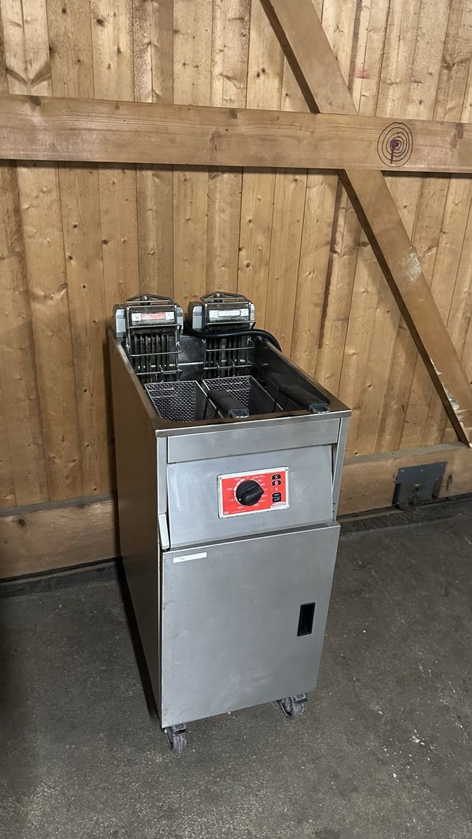 Frifri Küchengeräte: FriFri Fritteuse  – Gebraucht aus Muri b. Bern von Panorama36
