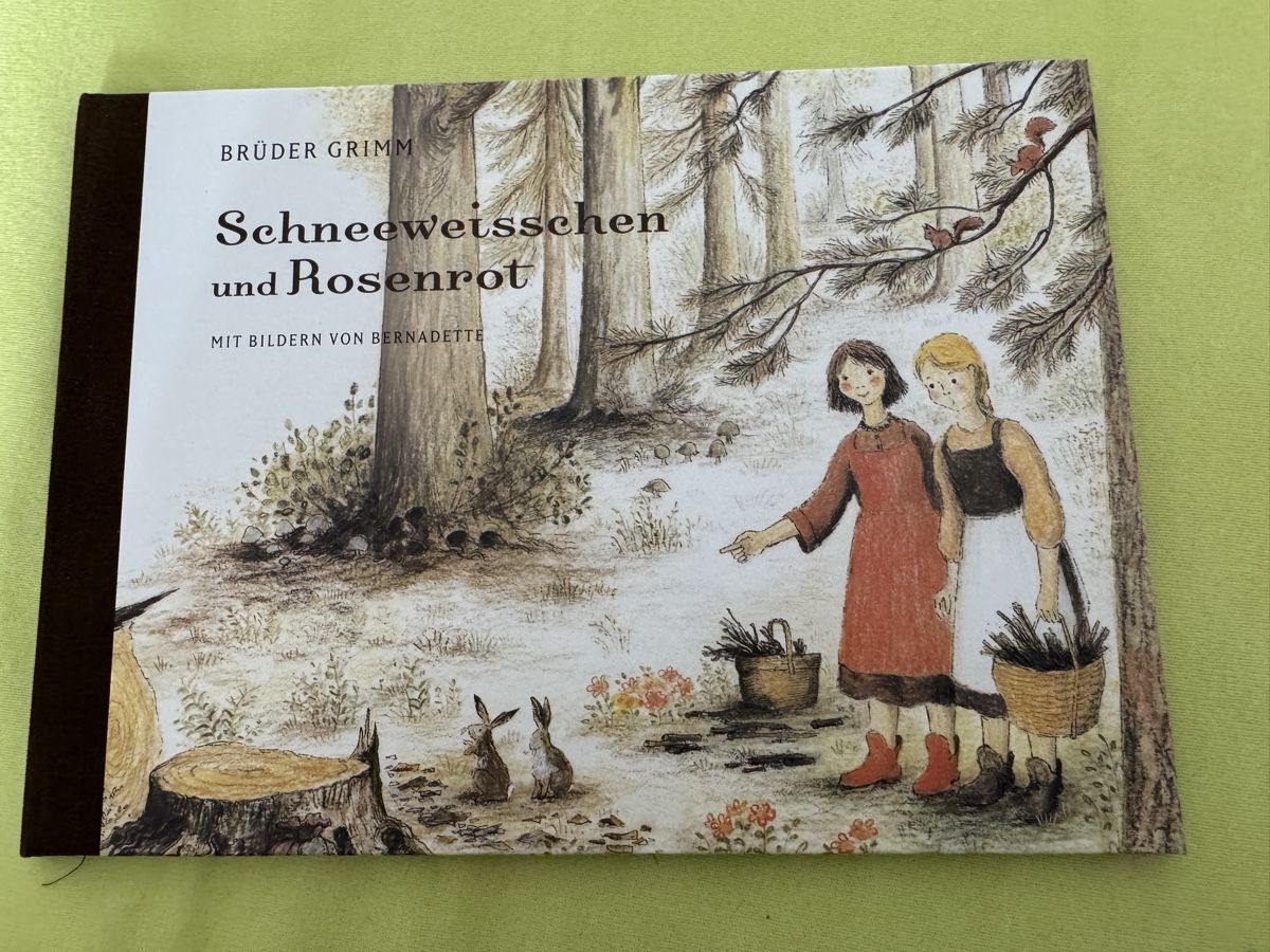 Libri: Schneewittchen und Rosenrot Kinderbuch  Märchen – Nuovo (secondo la descrizione) da Zermatt venduto da Oli4.c