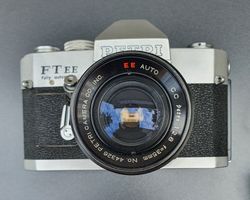 Kamera Petri FT EE mit Objektiv und Tele-Converter