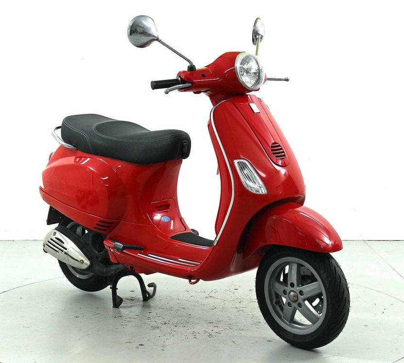 Vespa 125 Red Edition Vespa Primavera Vespa Lx Rossa Piaggio