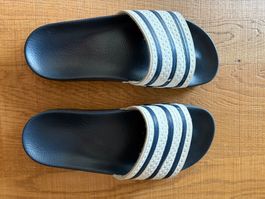 Adidas Adilette Badeschuhe Grösse 8 (42) dunkelblau/weiss
