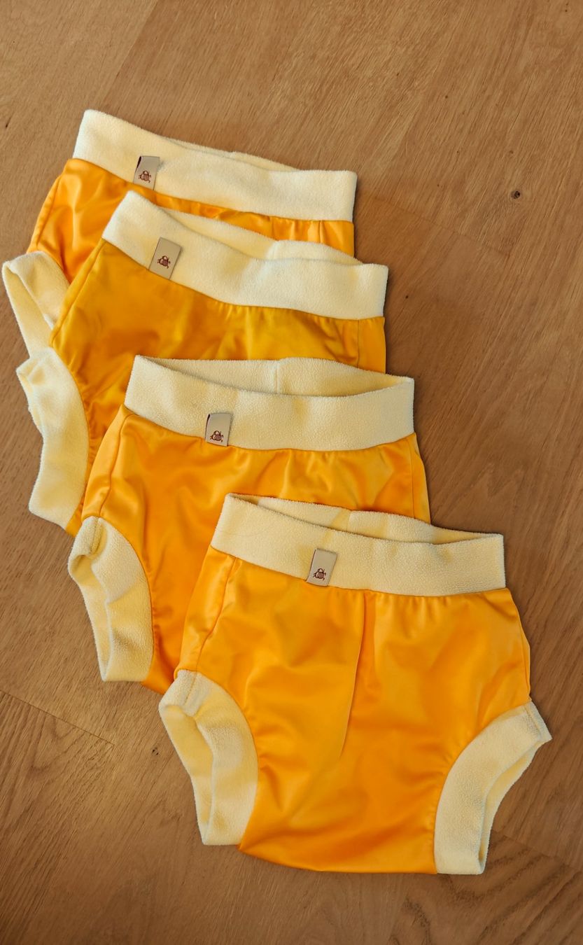 Secchi per pannolini & Pannolini: Covers for reusable diapers (prefolds) – Usato da Zürich venduto da ElizavetaT