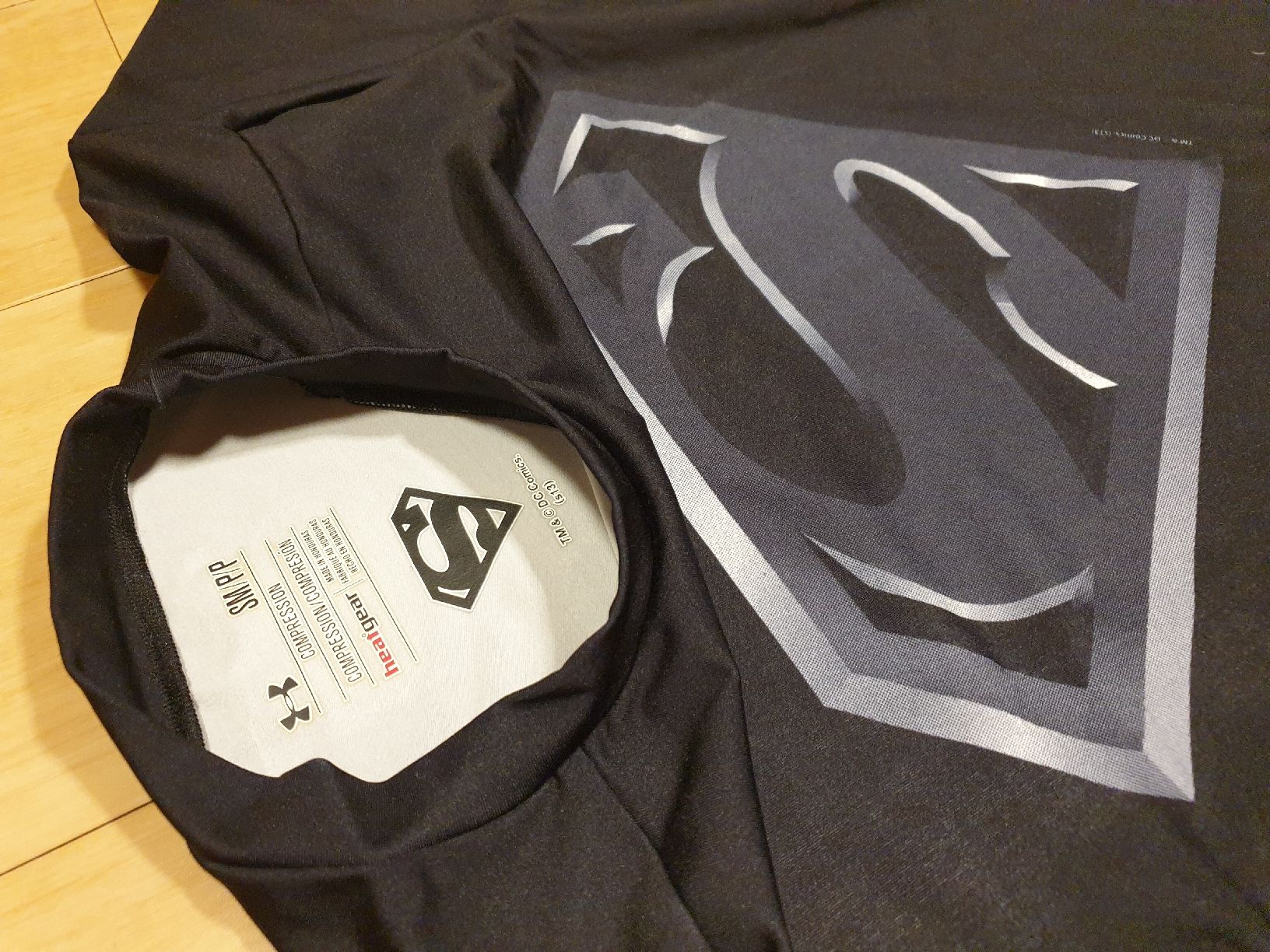 Under Armour T-shirt: Under Armour TShirt Edition Superman Heatgear DC Comics – Usato da Val D Illiez venduto da SnowRoof 1