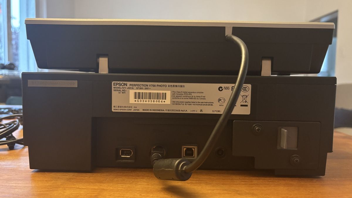 Epson Scanneurs: Epson Perfection V700 Photo Scanner – D'occasion à Zürich par elgoozano 2