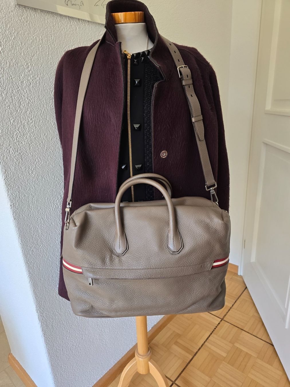 Bally Borse: Bally Boston Bag taube Leder XL – Nuovo (secondo la descrizione) da Bottmingen venduto da sandy_2