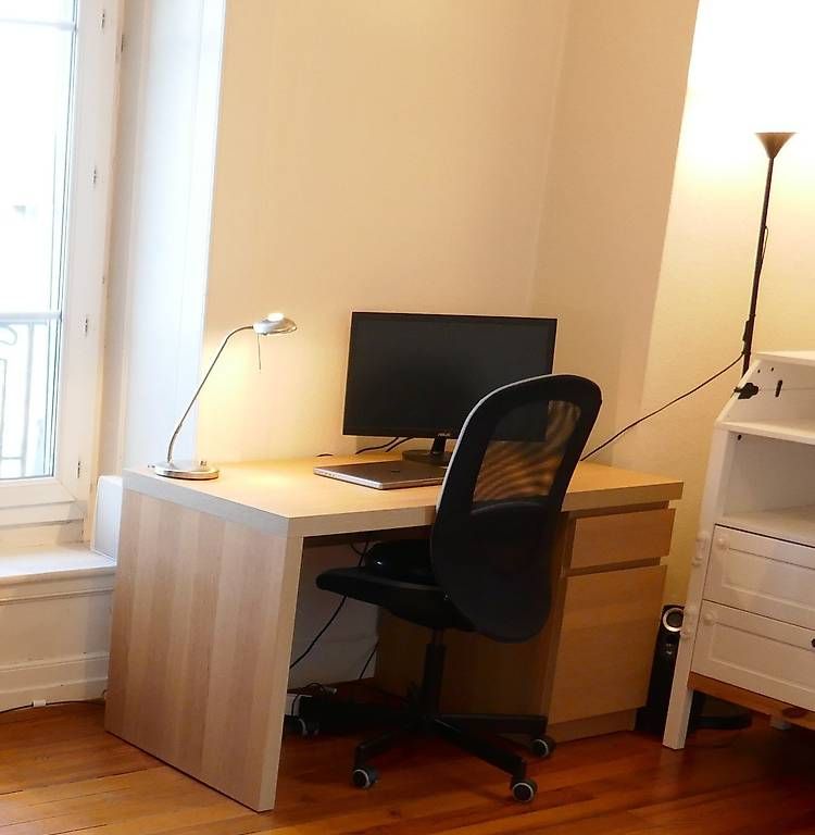 Bureaux: Bureau IKEA MALM – D'occasion à Genève par mih_92lc