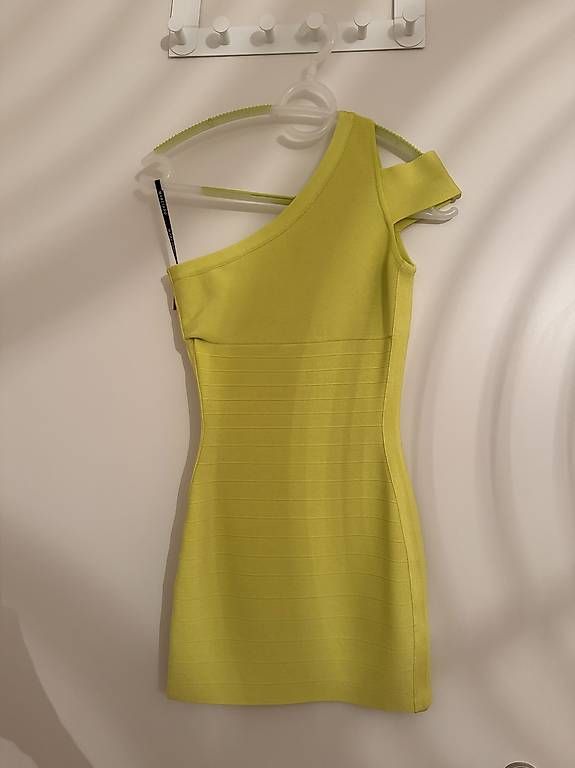 Vestiti: Robe Guess by Marciano – Usato da La Tour de Peilz venduto da Caly21 2