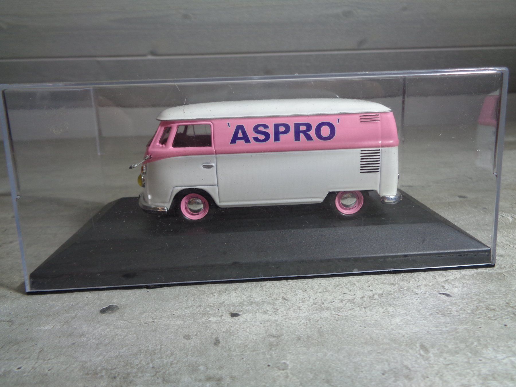 Volkswagen Modellini d'auto: Altaya 1:43 Classic Car VW Bus – Usato da Reconvilier venduto da rallycar 1