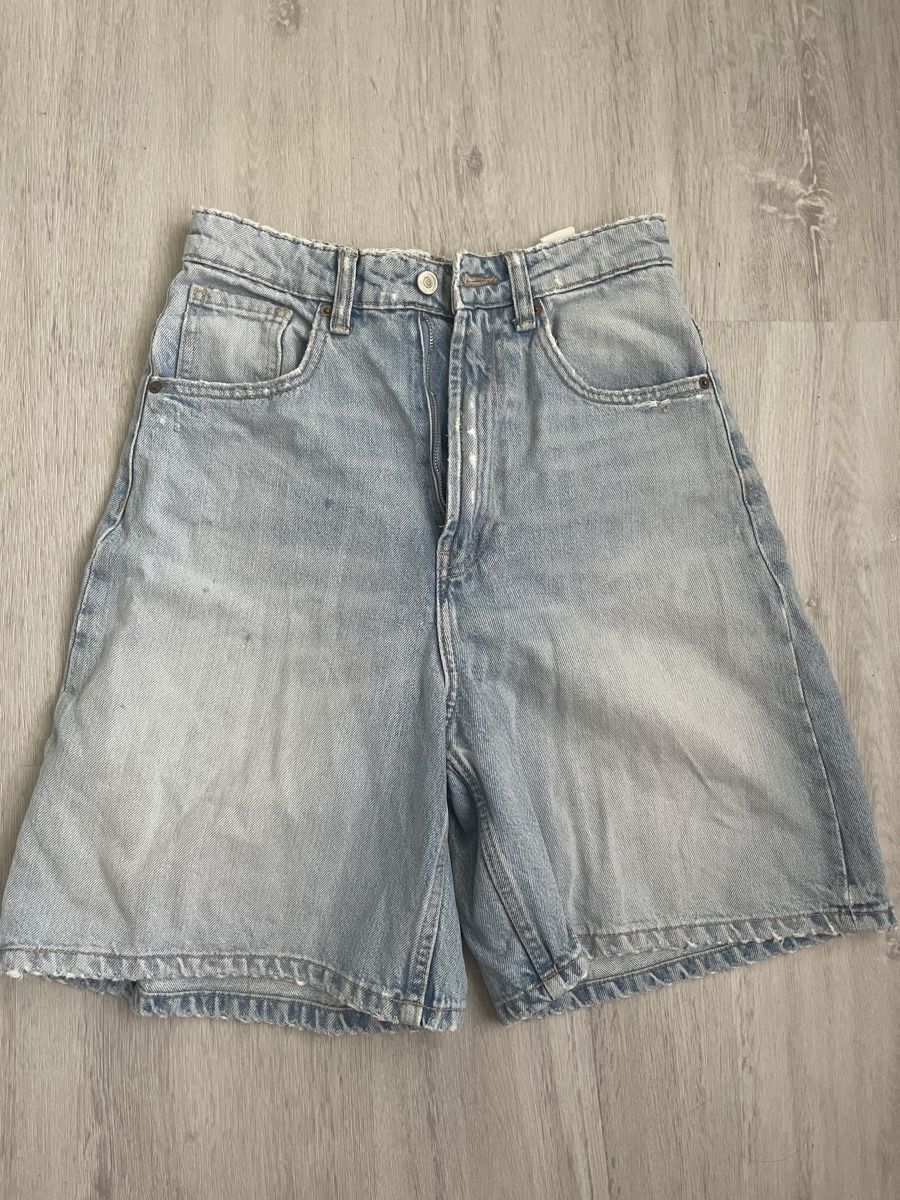 Zara Jeans: Jeansshorts Zara Damen Gr.36  – Gebraucht aus Ennetaach von Ustraessle