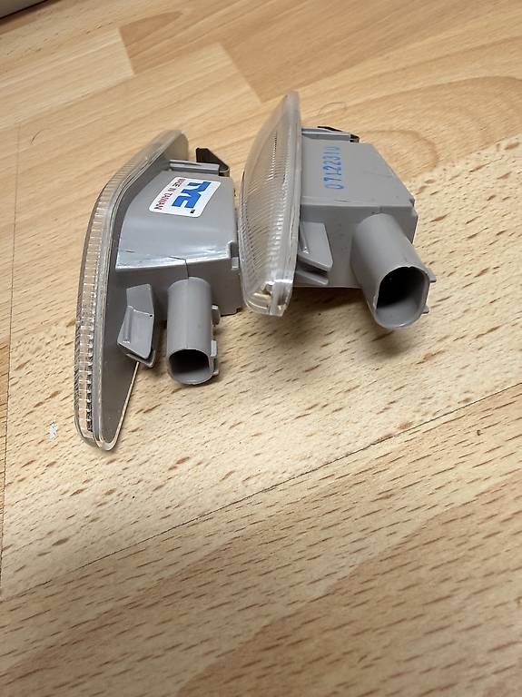 Tutti pezzi di ricambio auto: BMW E70 X5 Seitenblinker – Nuovo e nell'imballaggio originale da Fislisbach venduto da dreams02 3