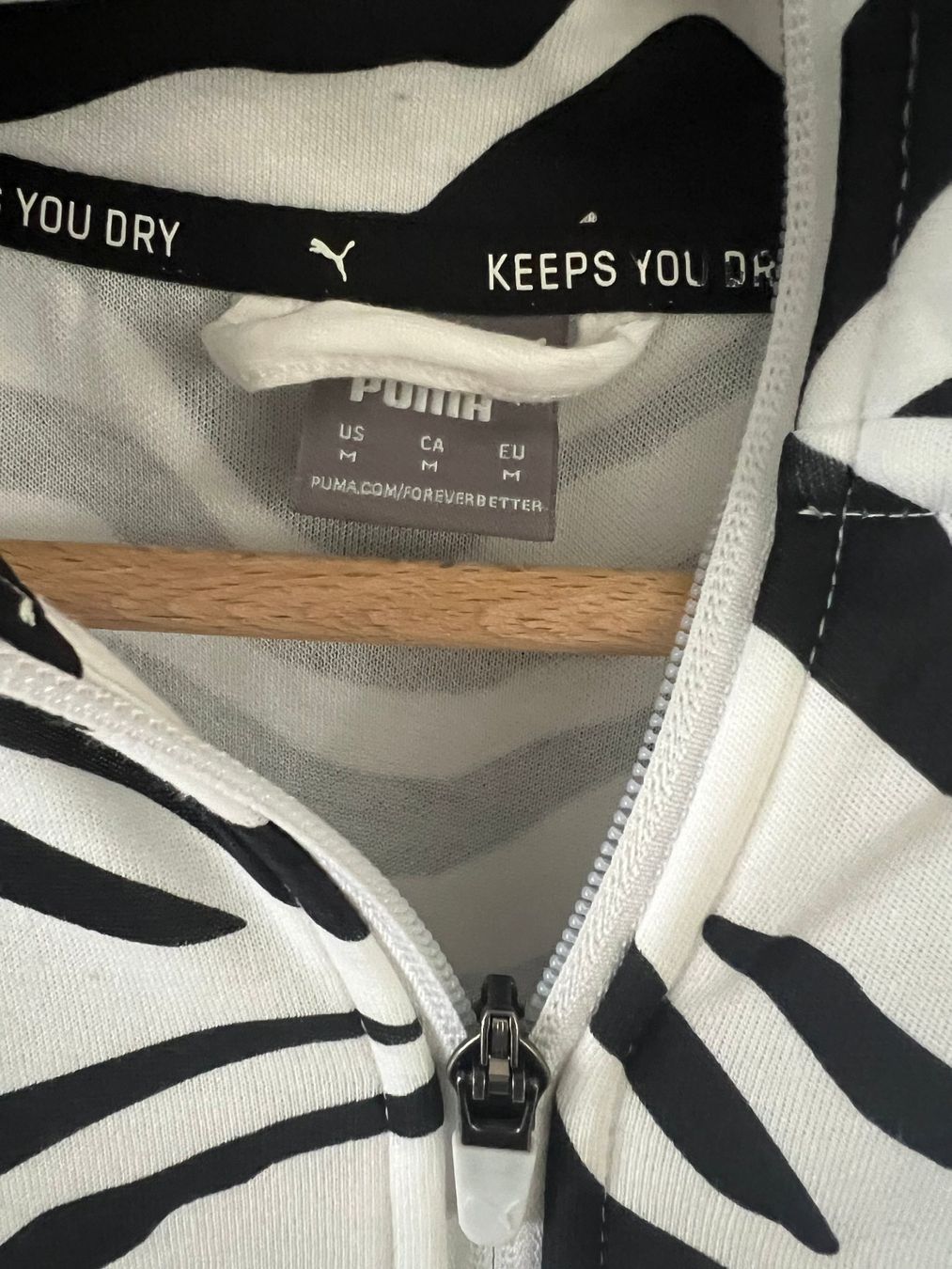 Puma Giacche: Puma Trainingsjacke Zip Jacket Zebra Muster Gr. M – Usato da St. Gallen venduto da PreLoved_Archive.CH 3