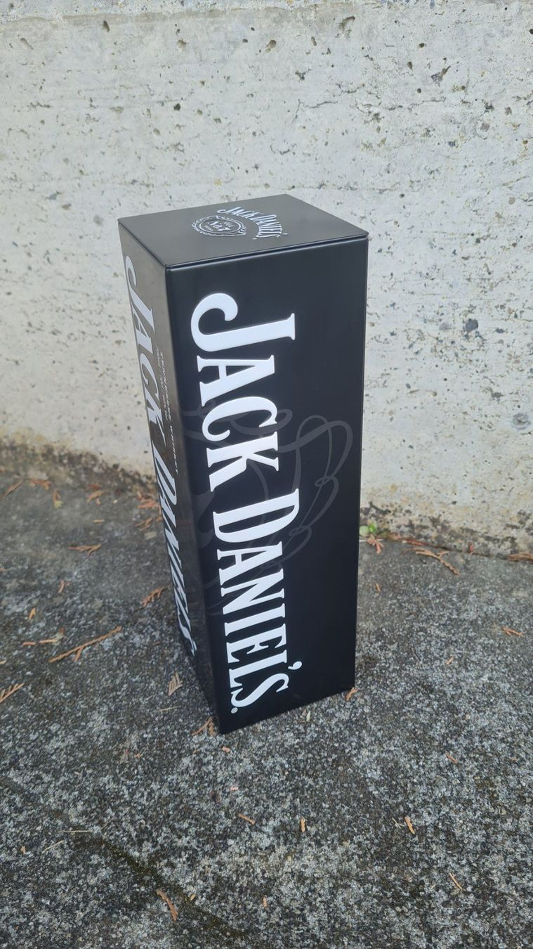 Jack Daniels Spiritueux: Blechdose / Dose / Jack Daniel's / Whisky / Schwarz-Weiss – D'occasion à Safenwil par Husqi2000 2