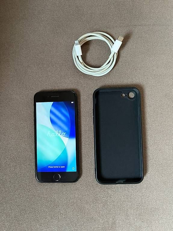 Apple Telefoni cellulari / Smartphones: Apple iPhone SE 2. Generation 128 GB – Usato da Kloten venduto da noahmalin