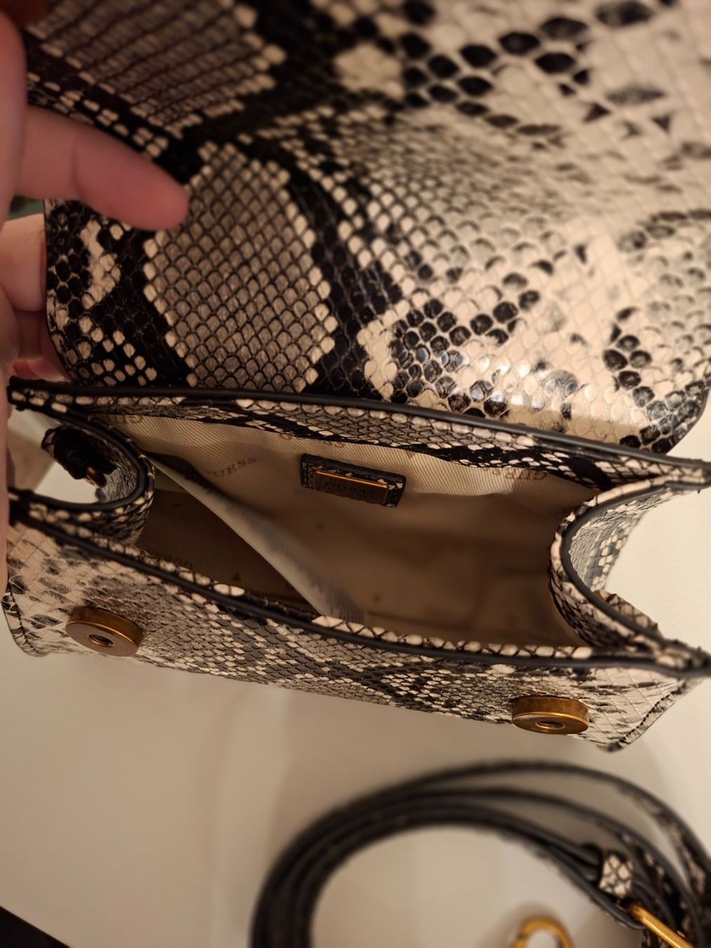Guess Sacs femmes: Guess Stephi Micro Mini Bag – Neuf (Voir description) à Winterthur par Ausmisten2026 2