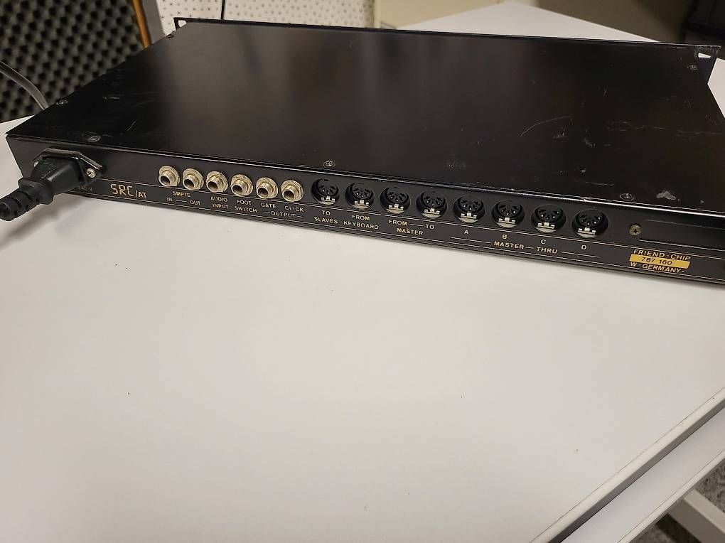 Strumenti musicali: Friend Chip SRC/AT Smpte - Midi Synchronizer – Usato da Riehen venduto da Agepi 2