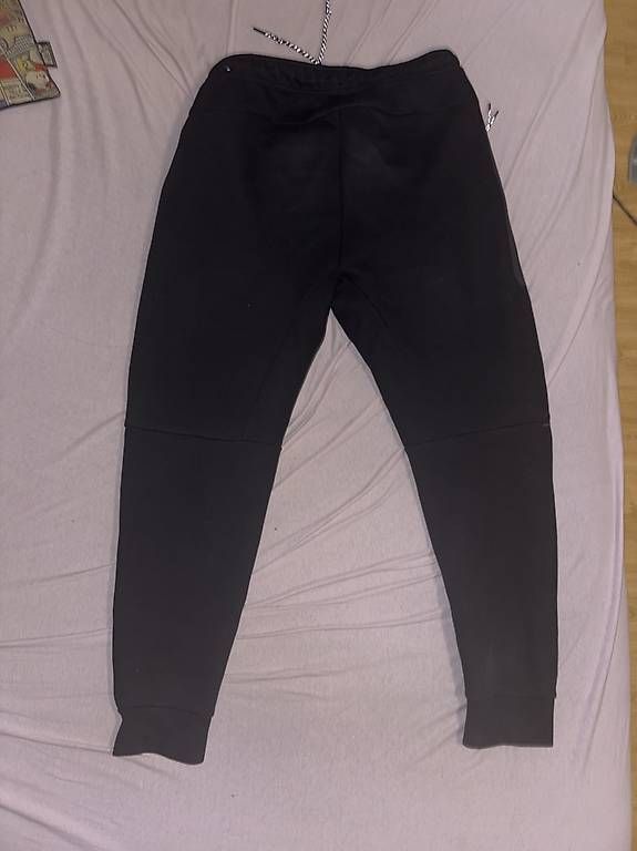 Nike Pantaloni: Nike tech hose schwarz – Usato da Studen BE venduto da jam_j5dq