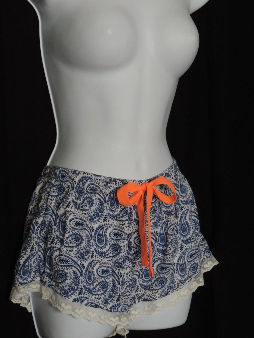 Hosen: short tribal bleu blanc – Gebraucht aus Genève von Axelle333 6