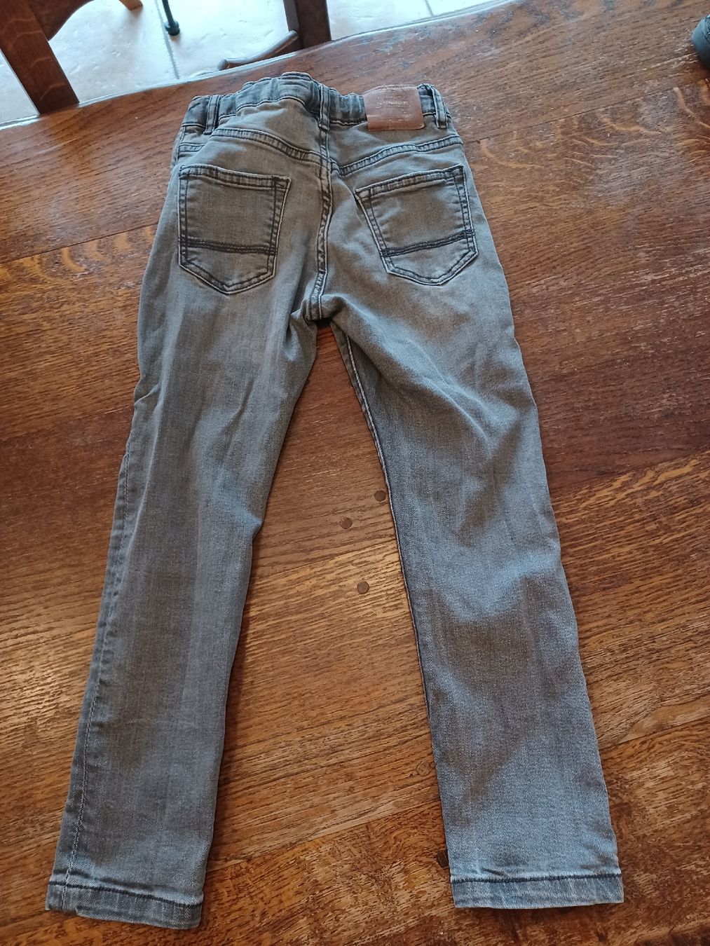 Zara Pantaloni: Jeans gris Zara boy t.122 – Usato da Servion venduto da josephine22 2