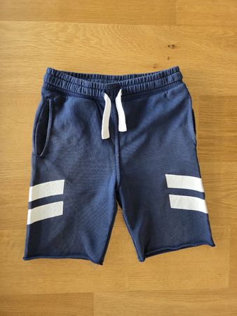 Kurze Hose dunkelblau Gr. 134